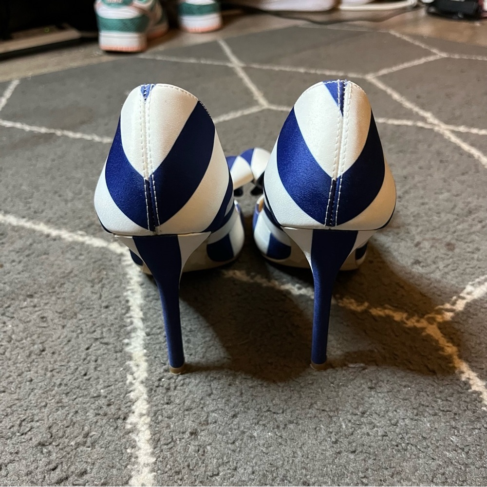 Neiman Marcus Blue and White Striped Heels Size 6 - Picture 2 of 7